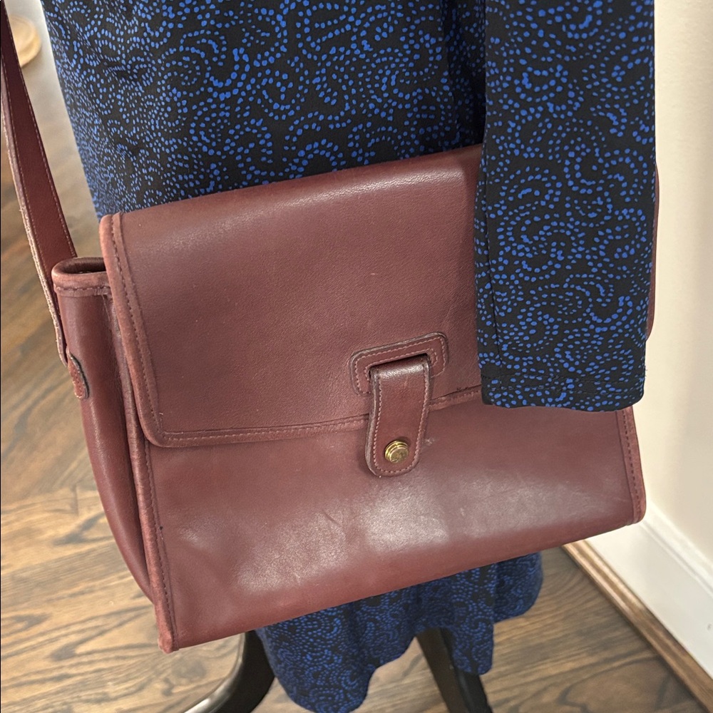 Coach Dark Brown Leather Shoulder Bag w/ long adjustbl strap - Picture 7 of 9